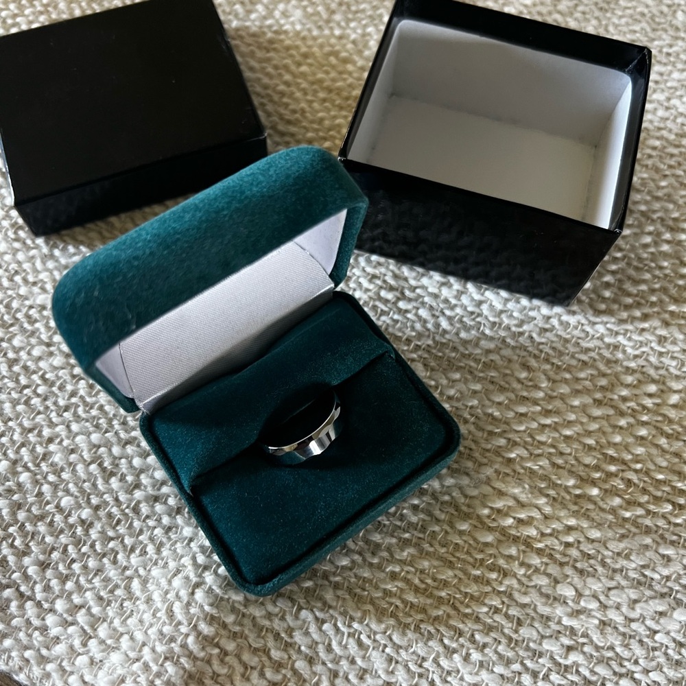 Men’s Faceted Tungsten Ring Sz 8